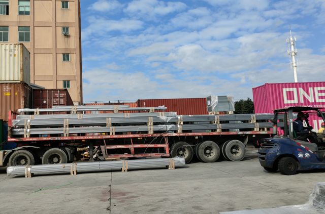 Topfencesolar Göndərmə yeniləməsi: Xiamen fabrikindən Koreyaya göndərilən ZAM Polad Yerə Montaj Konstruksiyaları